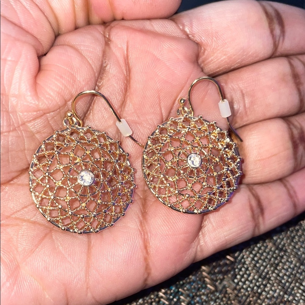 Elegant Gold Filigree Earrings - Picture 3 of 11